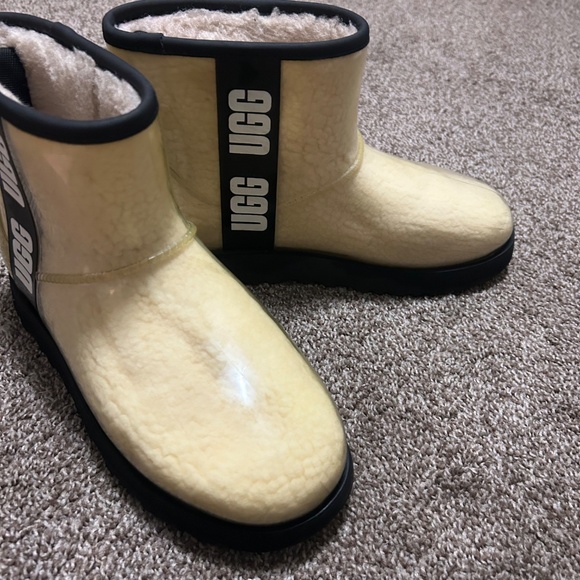 Ugg Classic Clear Mini Boots - Picture 3 of 9